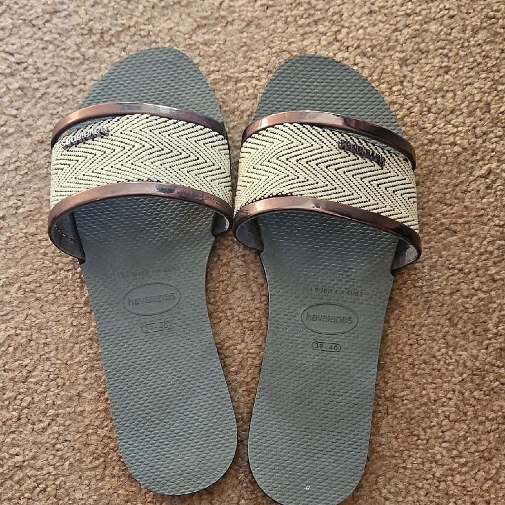 Havaianas Gray and Beige Slide Sandals